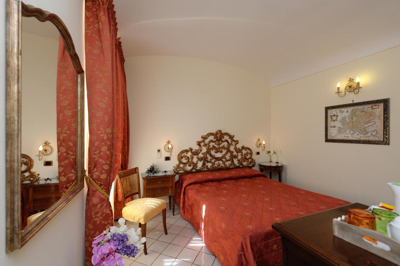 Amalfi Old Square Room & Apartments Buitenkant foto